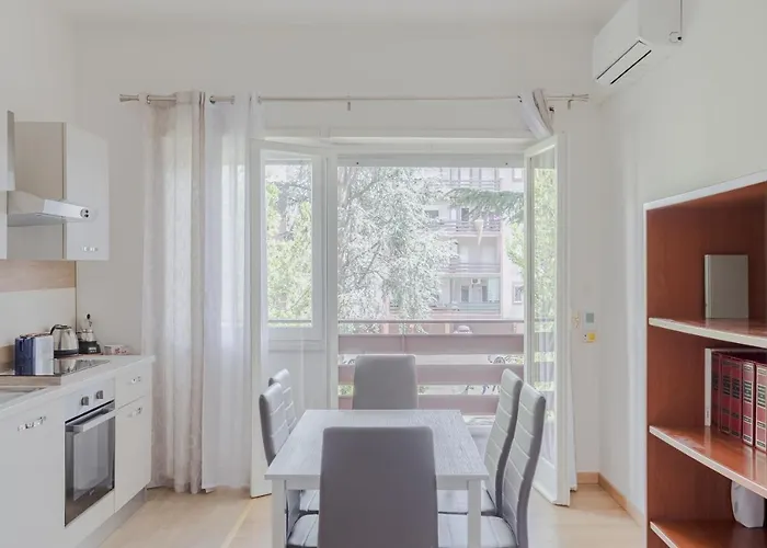 Pelizzi Apartment, 5 Persone, 2 Camere, Balcone, Cinecitta