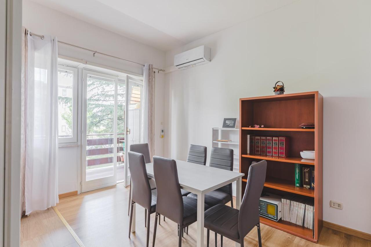 Pelizzi Apartment, 5 Persone, 2 Camere, Balcone, Cinecitta Apartamento Roma